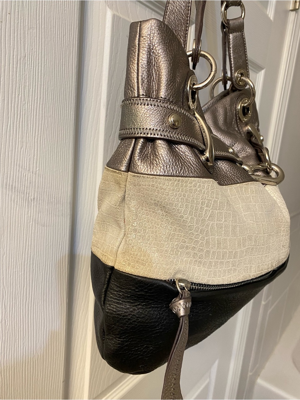 B Makowsky Tri Color Shoulder bag, good condition clean interior Large Size - Picture 11 of 11